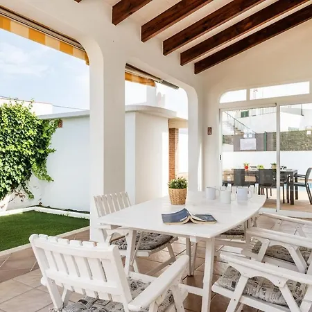 Evelyn By Select Vila