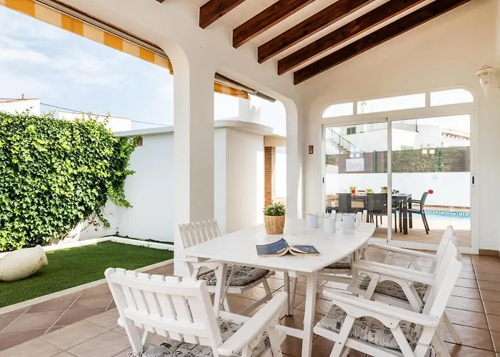 Evelyn By Select Vila