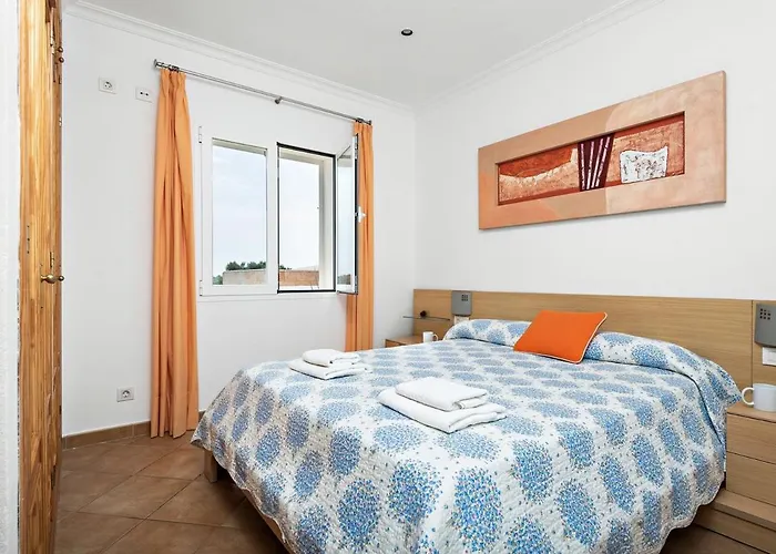 Evelyn By Select Vila