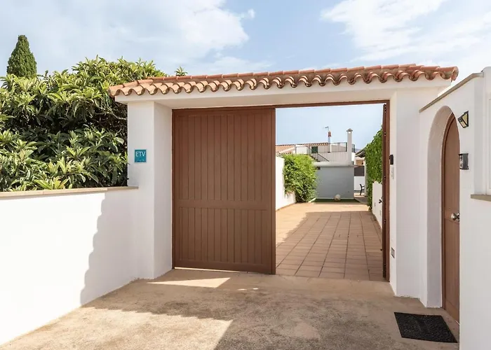 Evelyn By Select Vila